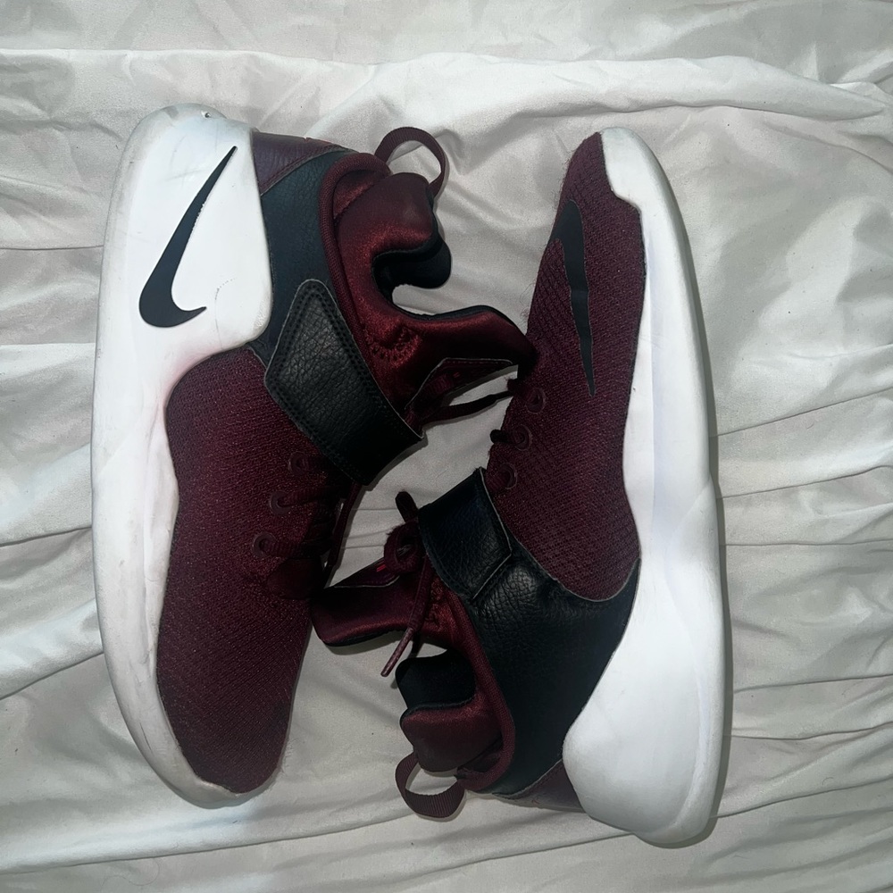 EUC NIKE QUASI MID TOP
